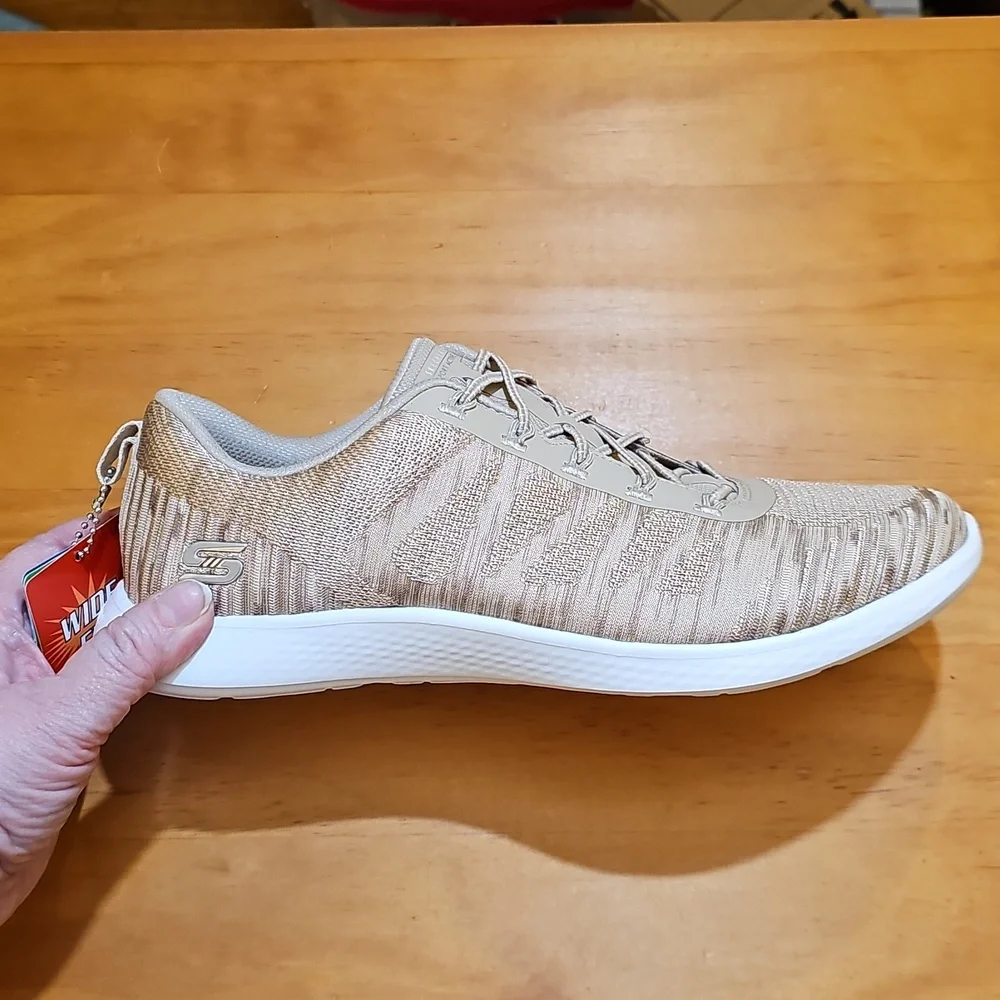 Skechers Womens Tan Go Step Sneaker Size 9 Wide